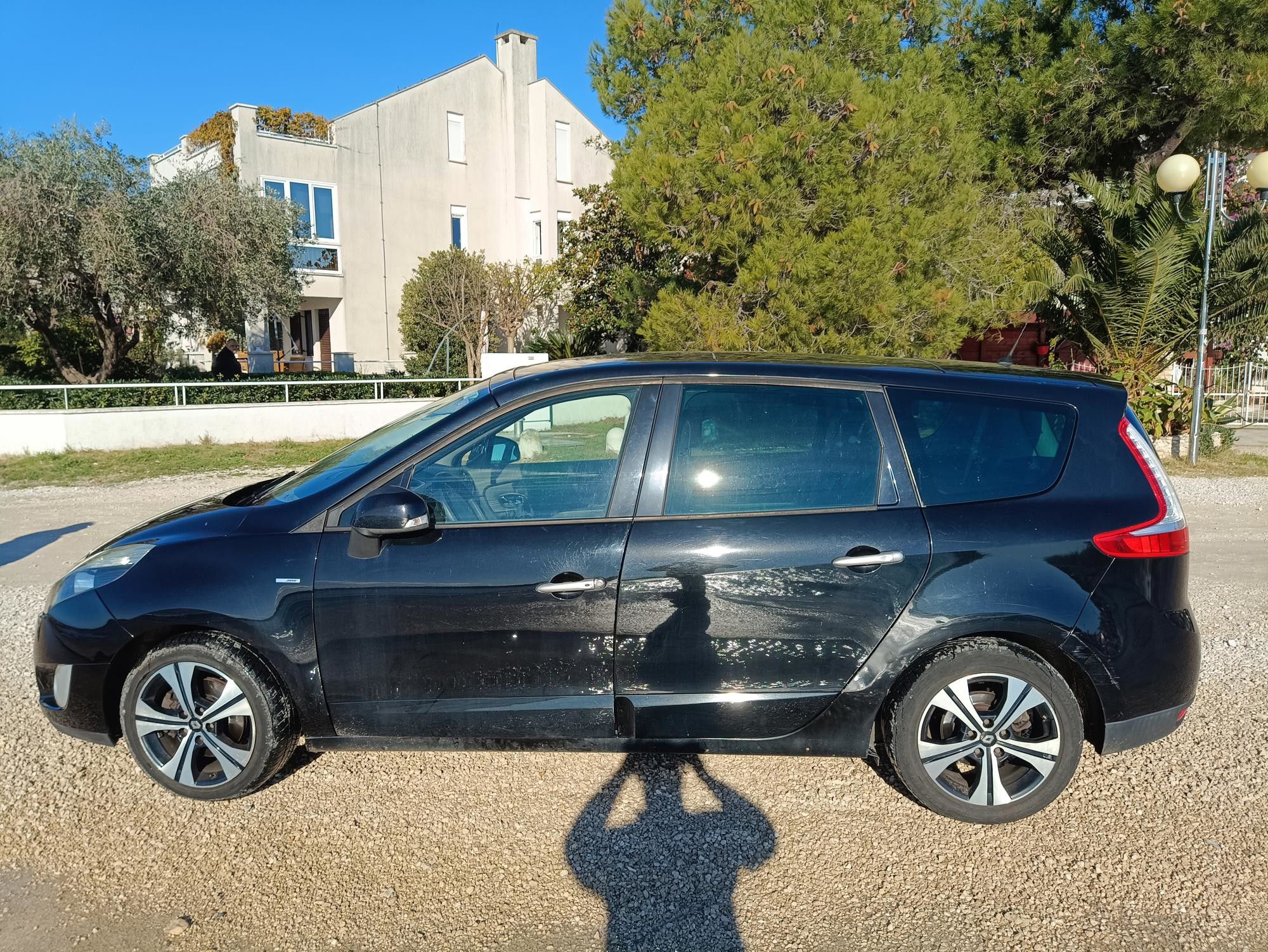 renault grand scenic 1,9 dci ,7 sjedala,klima,tempomat,bose ozvučenje - slika 4