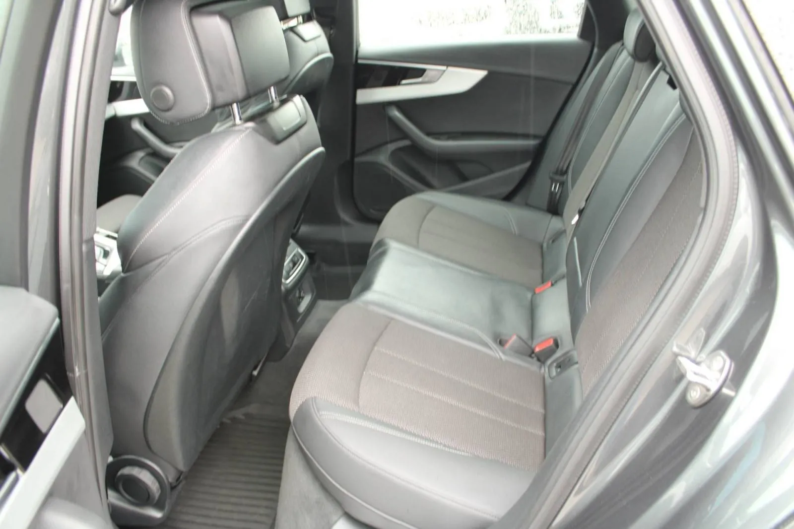 audi a4 avant 40 tdi quattro s-tronic s-line 204ks - slika 17