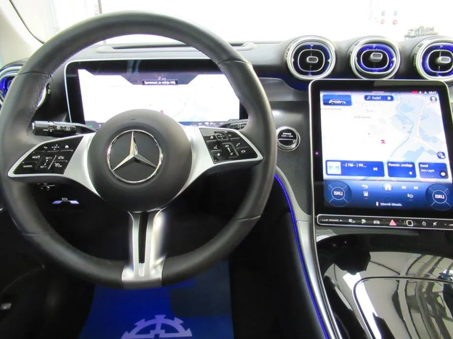 mercedes-benz glc 300 de 4m avantgarde panorama/head-up/burmester/360° - slika 17