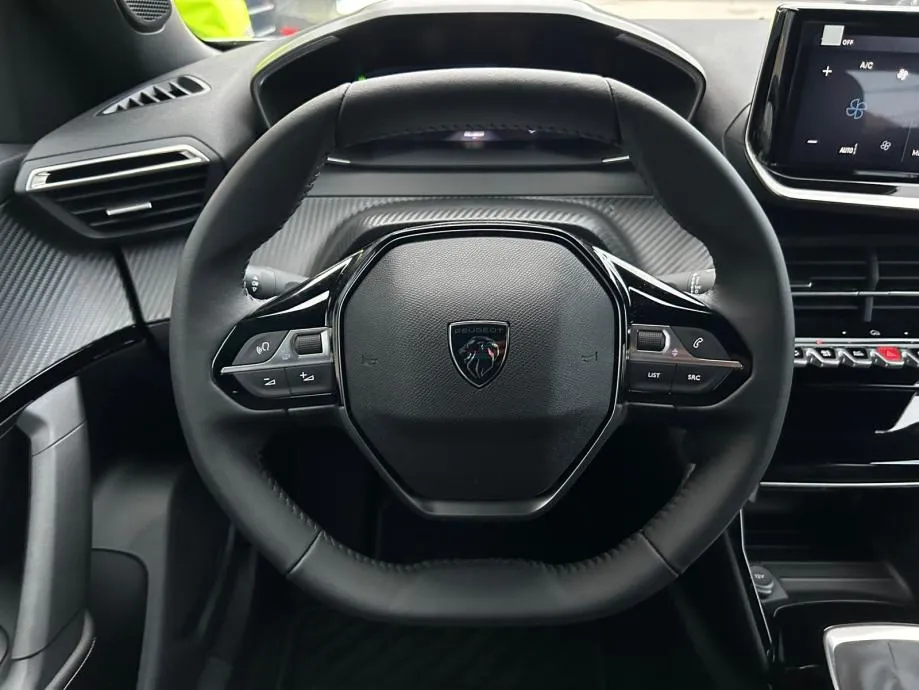 peugeot 2008 allure puretech 100 - slika 16