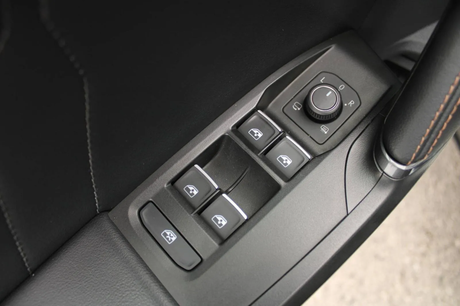 cupra formentor 1.4 e-hybrid dsg *led, navigacija, kamera* - slika 23