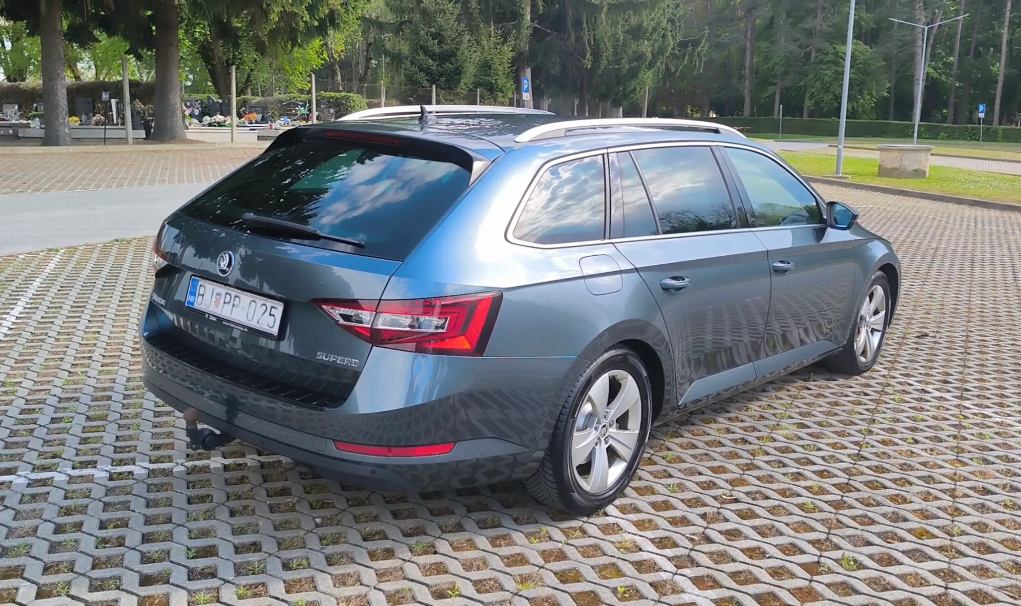 škoda superb combi 2,0 tdi, dsg, virtual, 140kw, ekstra stanje - slika 8