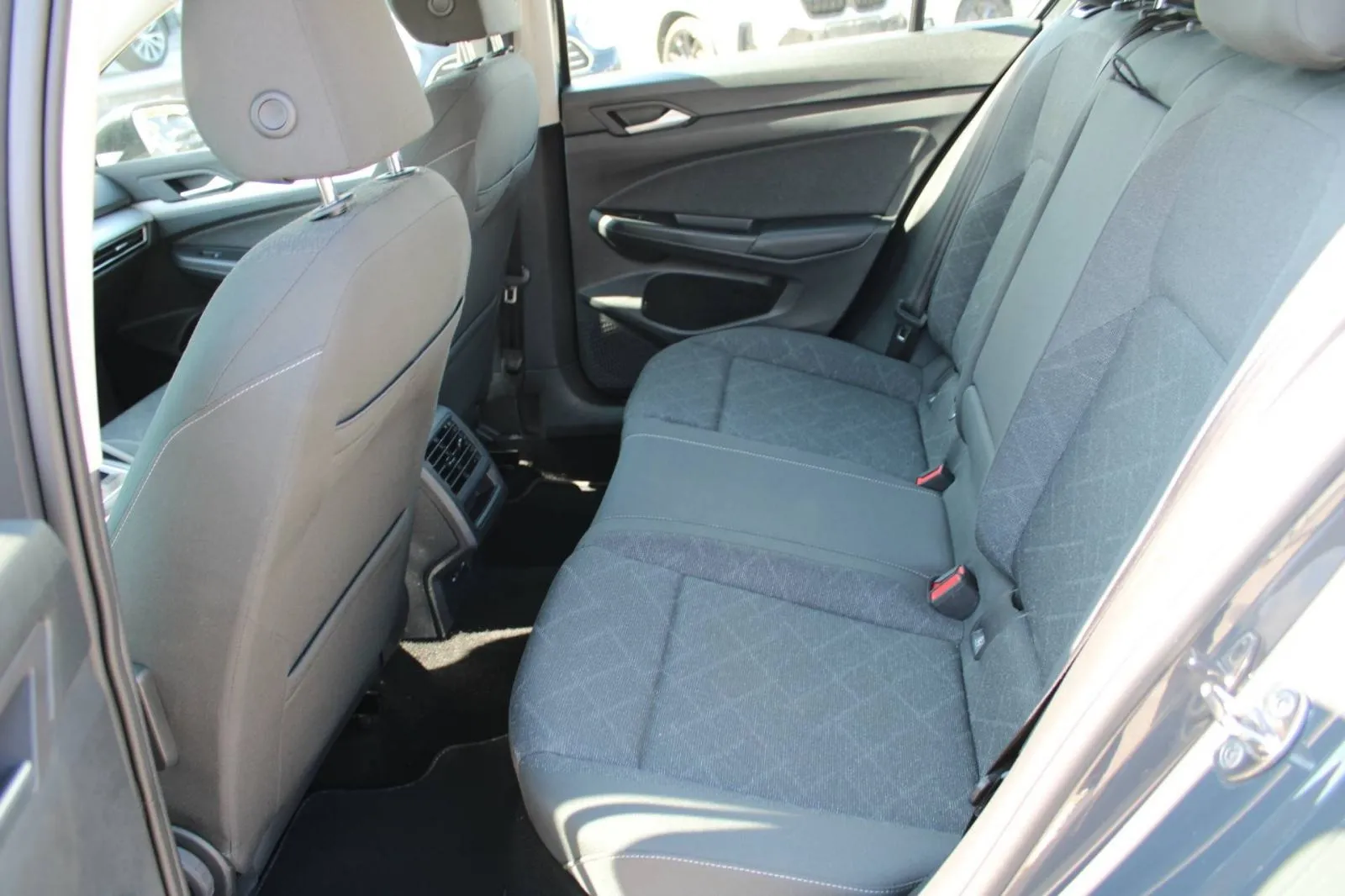 vw golf viii 1.0 etsi dsg - slika 12