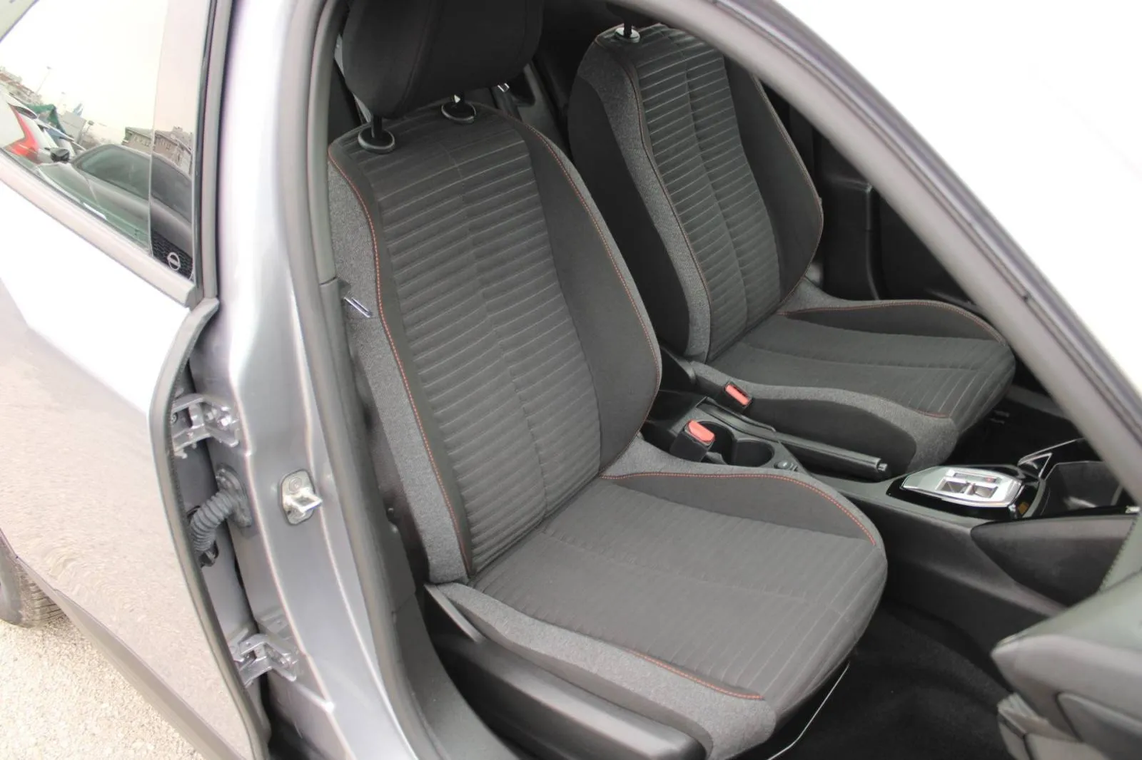 peugeot 2008 1.2 puretech automatik *led, navigacija* - slika 10