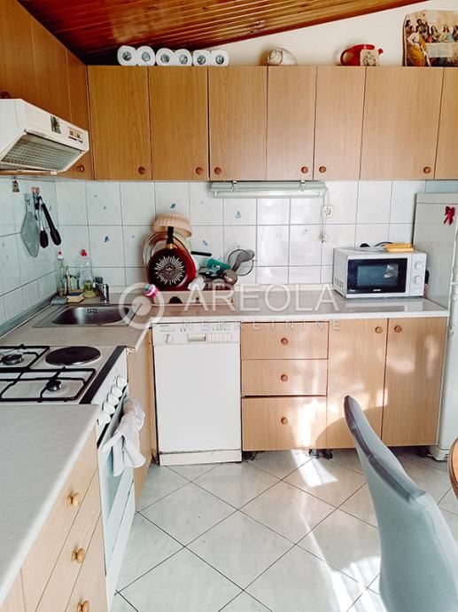 kaštel sućurac - komforan trosoban stan (terasa, roštilj, parking) - slika 2