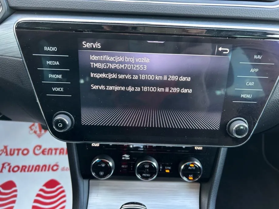 škoda superb combi 1.6 tdi dsg 2020.,reg:24.6.2026.,grij sjed, navi... - slika 16
