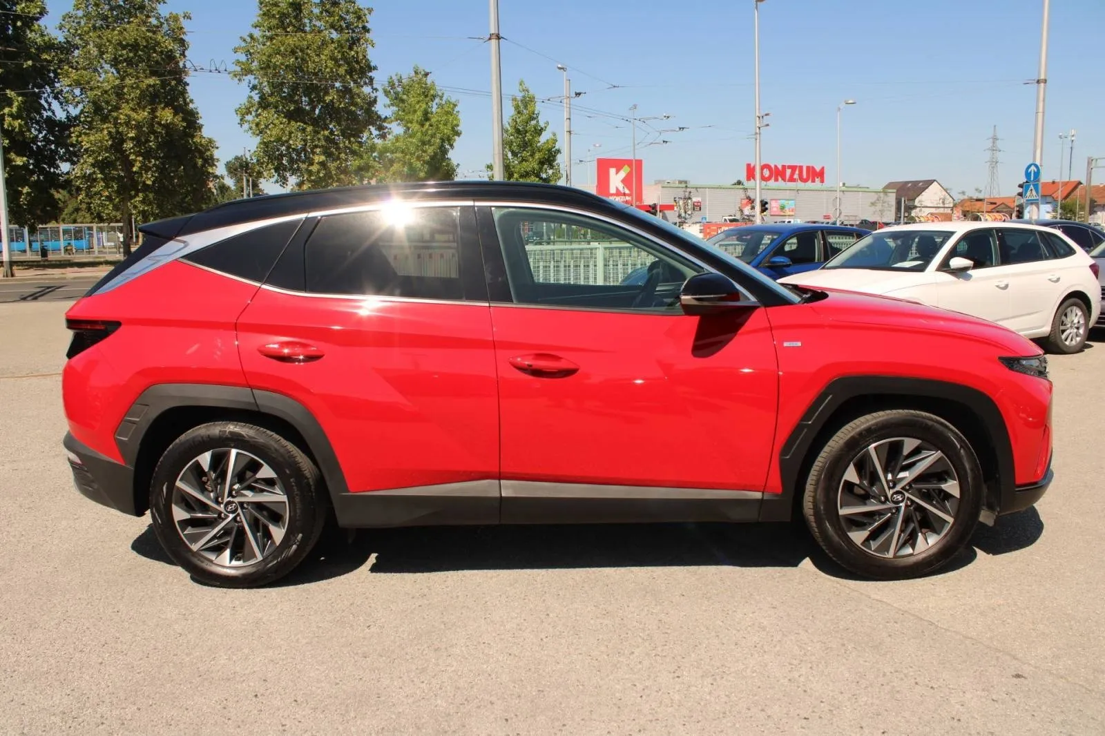 hyundai tucson 1.6 crdi automatik *led, navigacija, kamera* - slika 4
