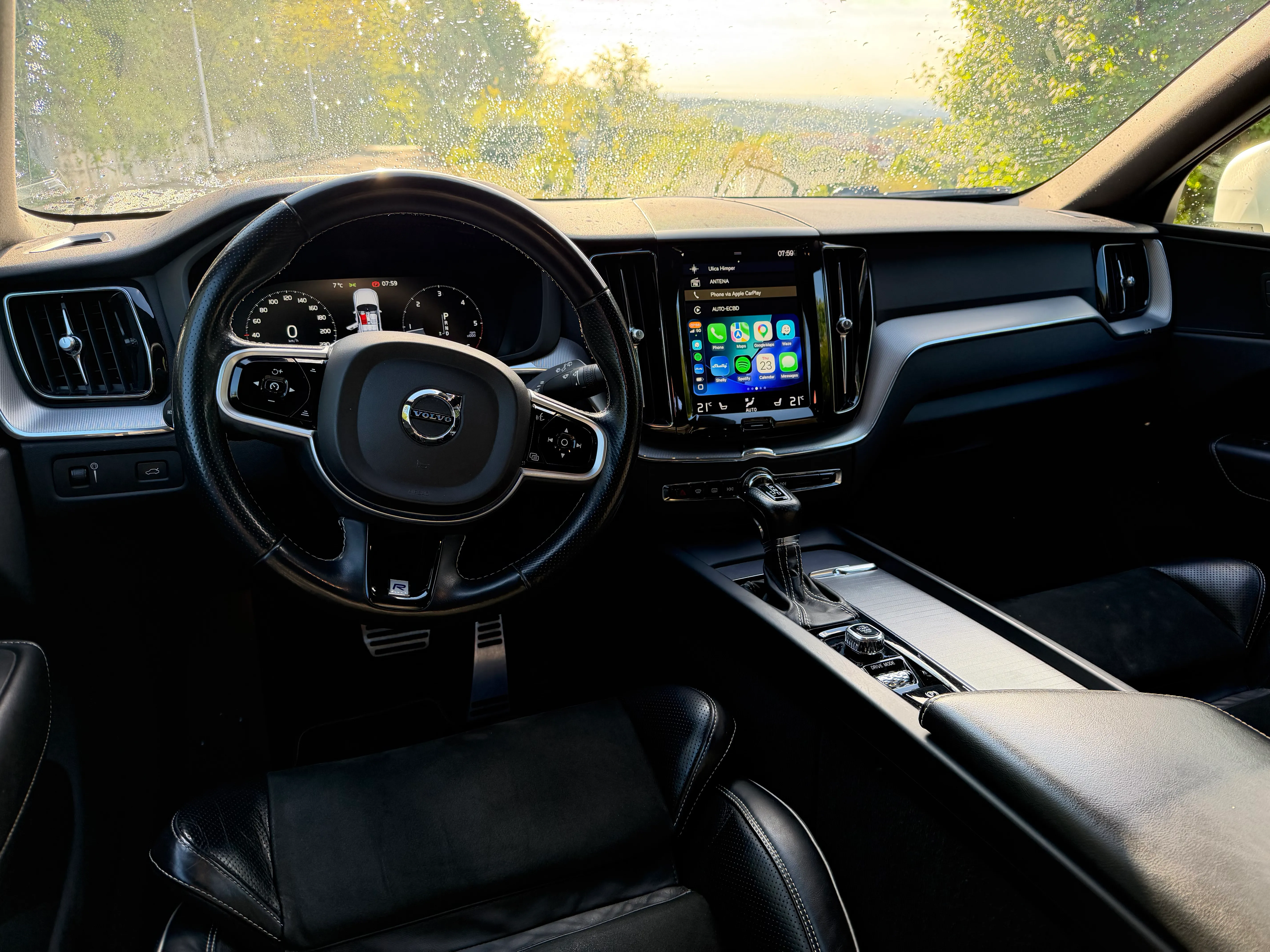 volvo xc60 r design awd d4 automatik - slika 8