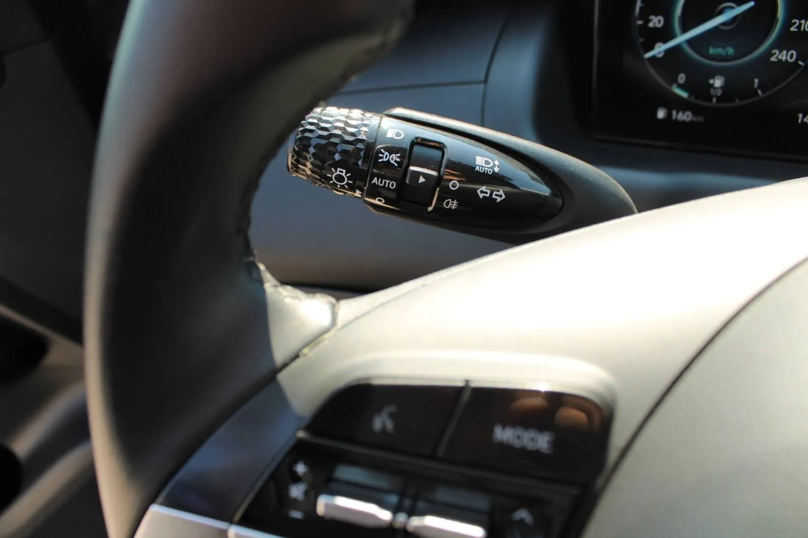 hyundai tucson 1.6 crdi automatik *led, navigacija, kamera* - slika 24