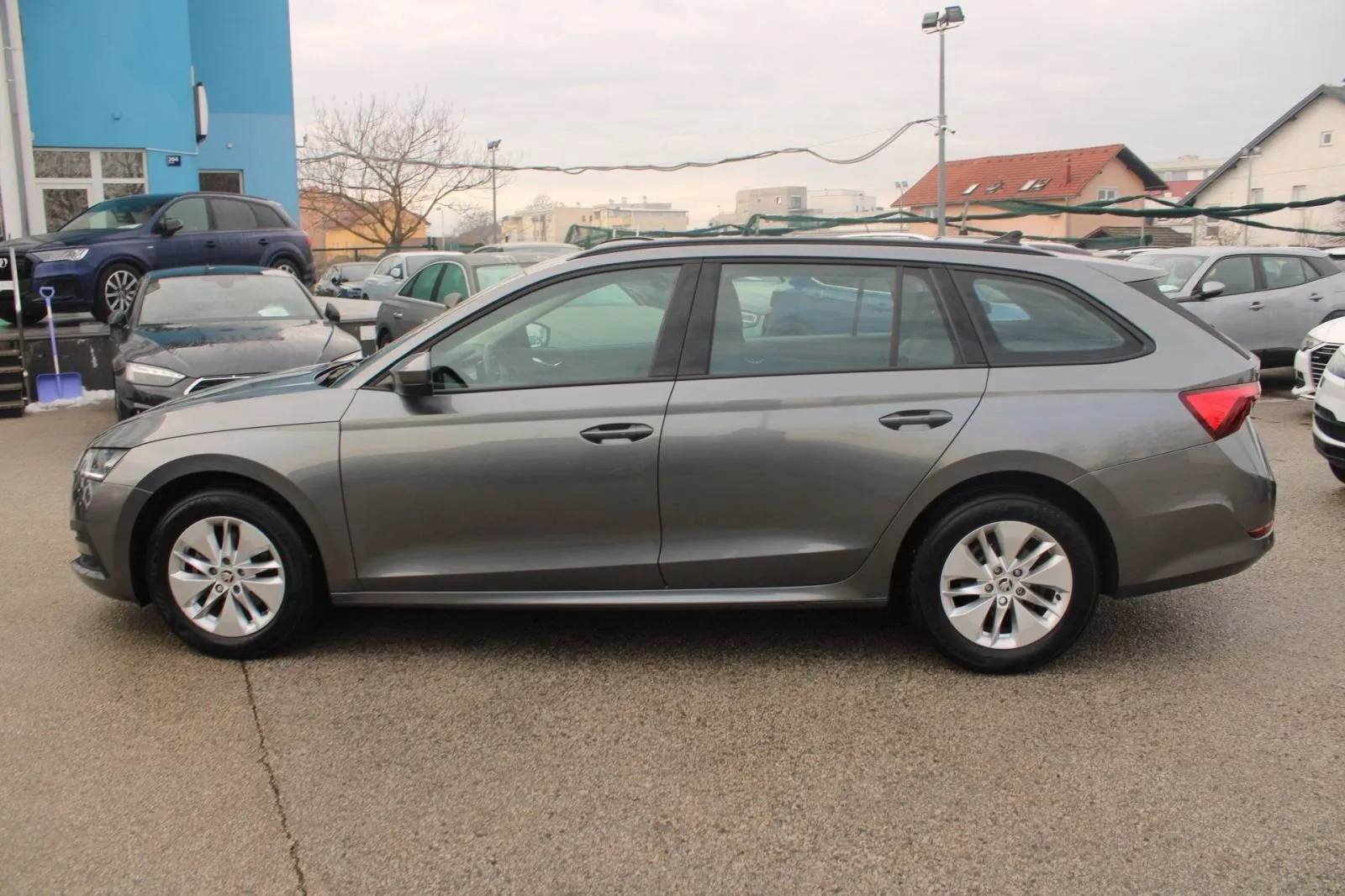 škoda octavia combi 2.0 tdi dsg *led, navigacija* - slika 11