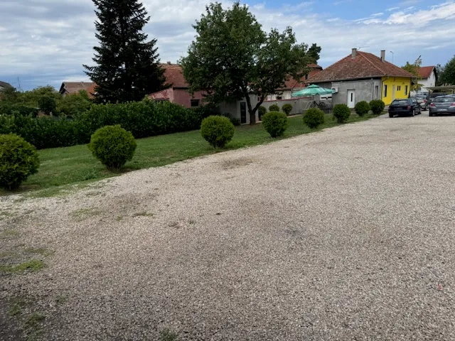 prilika za trgovce vozilima na državnoj cesti d2, pp 143m2 dvor 2394m2 - slika 14