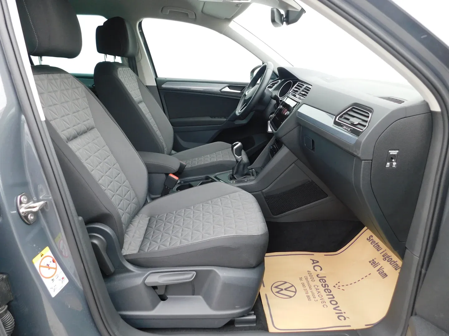 10190 volkswagen tiguan 2.0 tdi life - slika 12