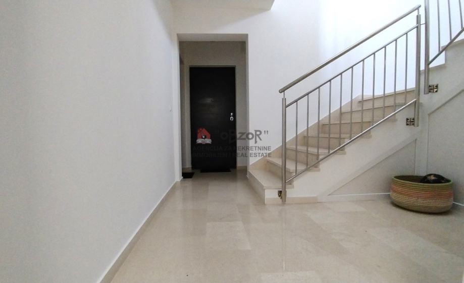 petrčane-punta radman, tri namještena stana+wellness+dvorište - slika 2
