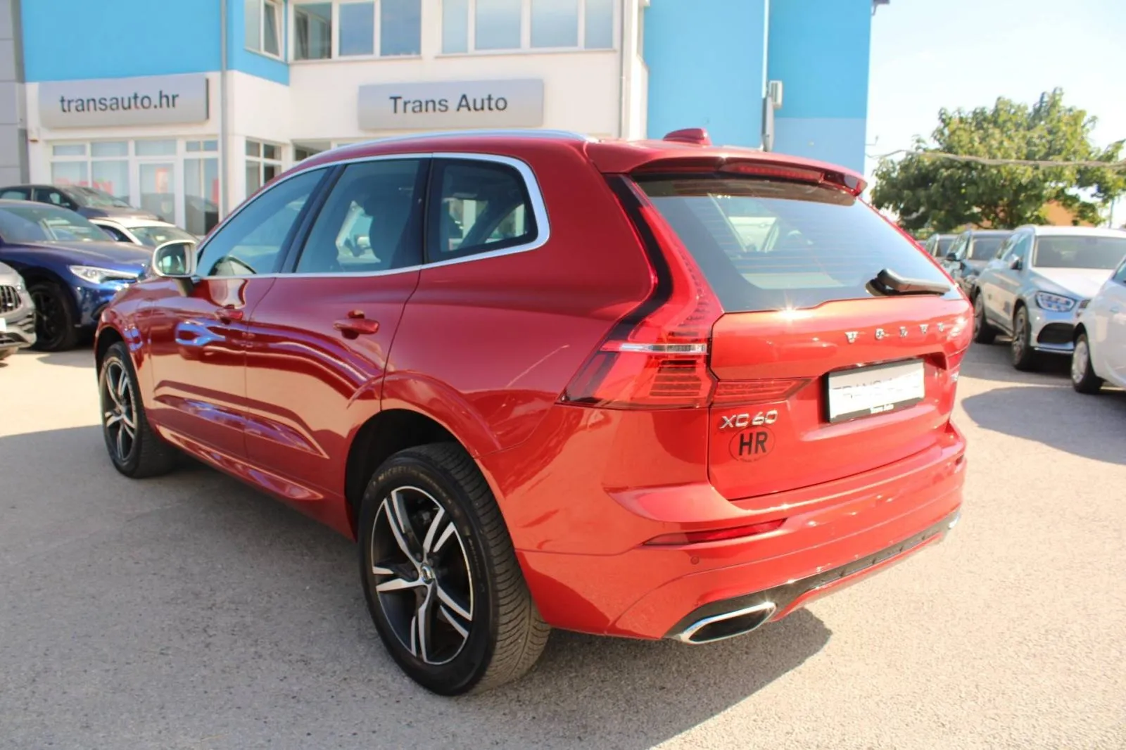 volvo xc60 t8 recharge awd r-design *panorama, led, navigacija* - slika 7