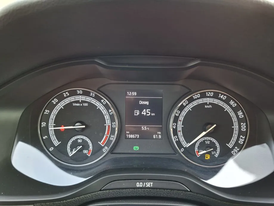 škoda karoq 1,6 ambition - slika 13