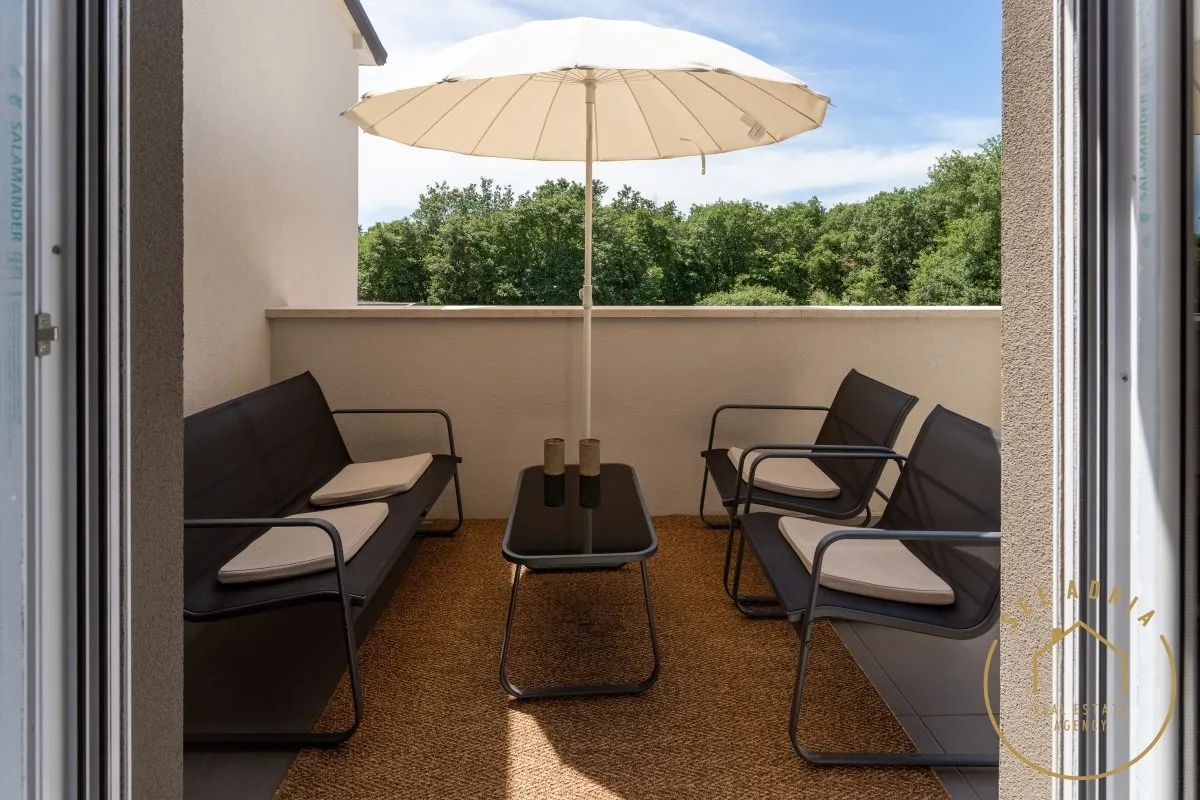 kuća sa apartmanima na odličnoj lokaciji - slika 28