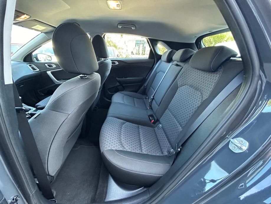 kia ceed 1.6 crdi - 2021 - 39.000km - 1. vlasnik - reg 1 god ! - slika 10
