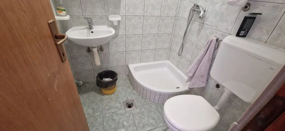biograd - kuća (hostel) za smještaj gostiju(470m2), blizina centra - slika 11