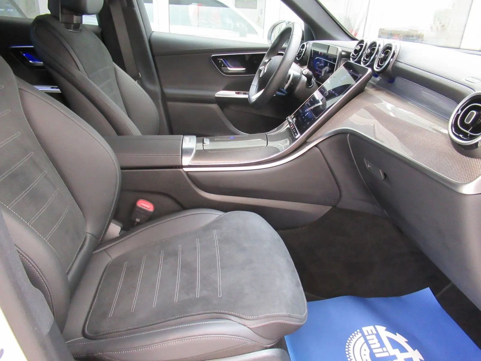 mercedes-benz glc 220 d 4m amg line - slika 9