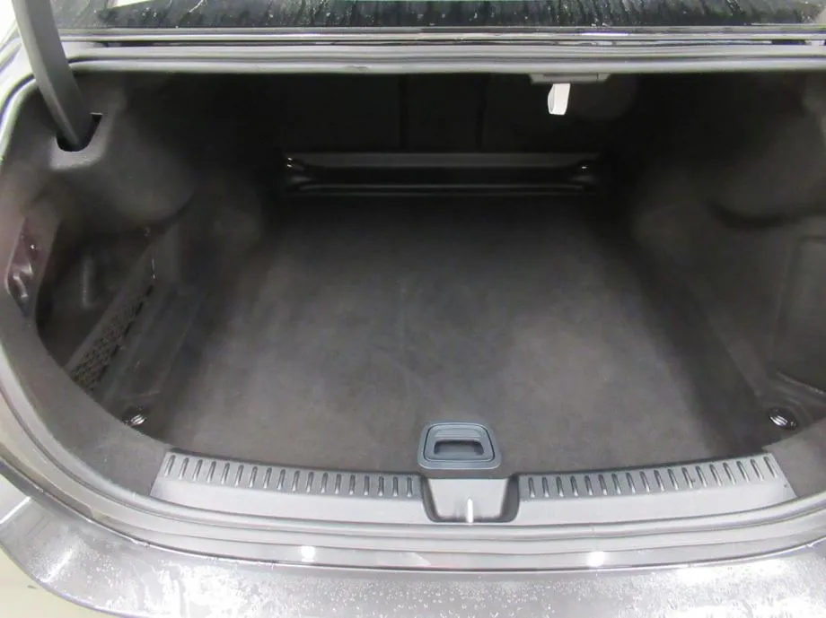 mercedes-benz e-klasa 220 d avantgarde - slika 18