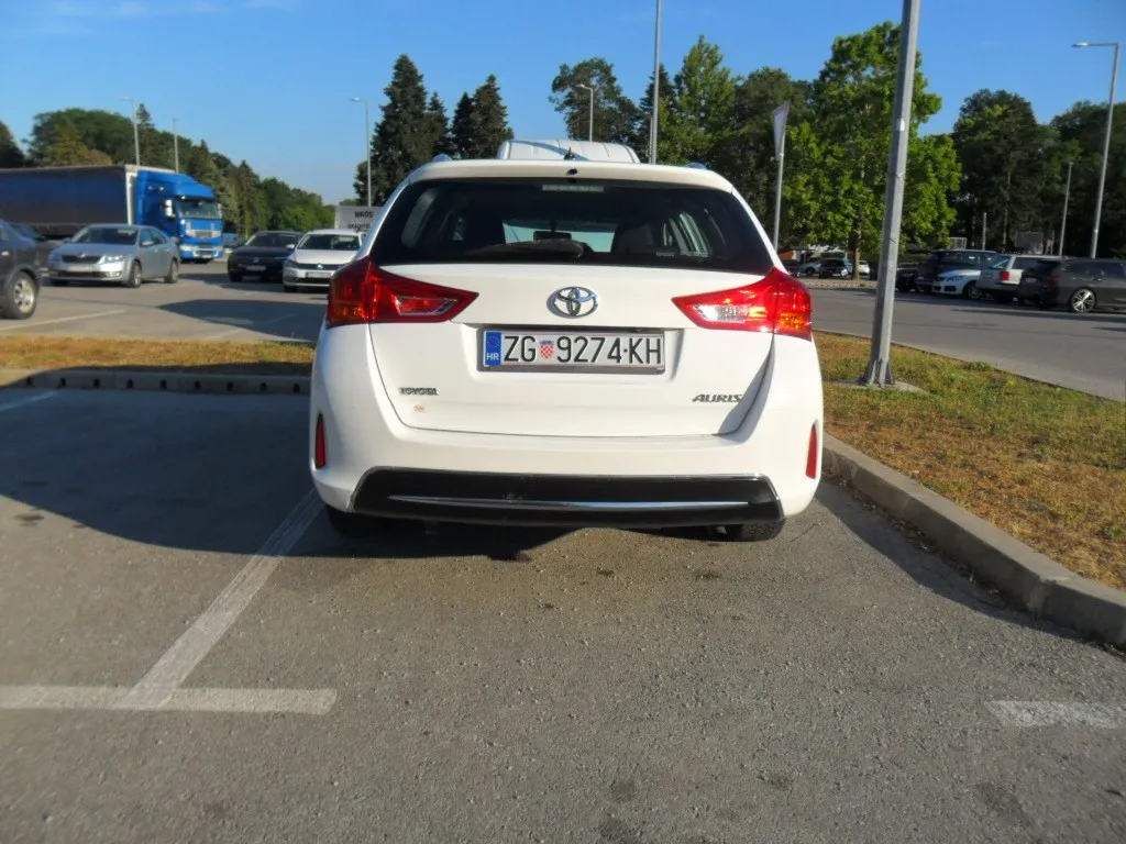 toyota auris 1.4 d 2015g. - slika 4