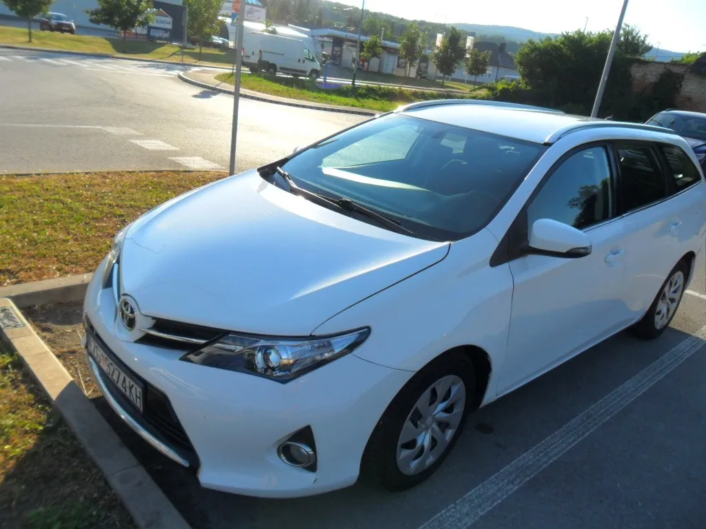 toyota auris 1.4 d 2015g. - slika 5