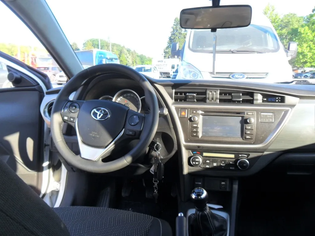 toyota auris 1.4 d 2015g. - slika 7