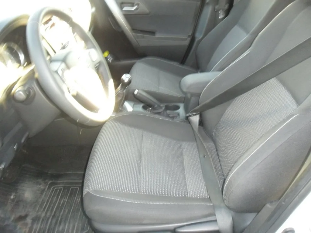 toyota auris 1.4 d 2015g. - slika 8