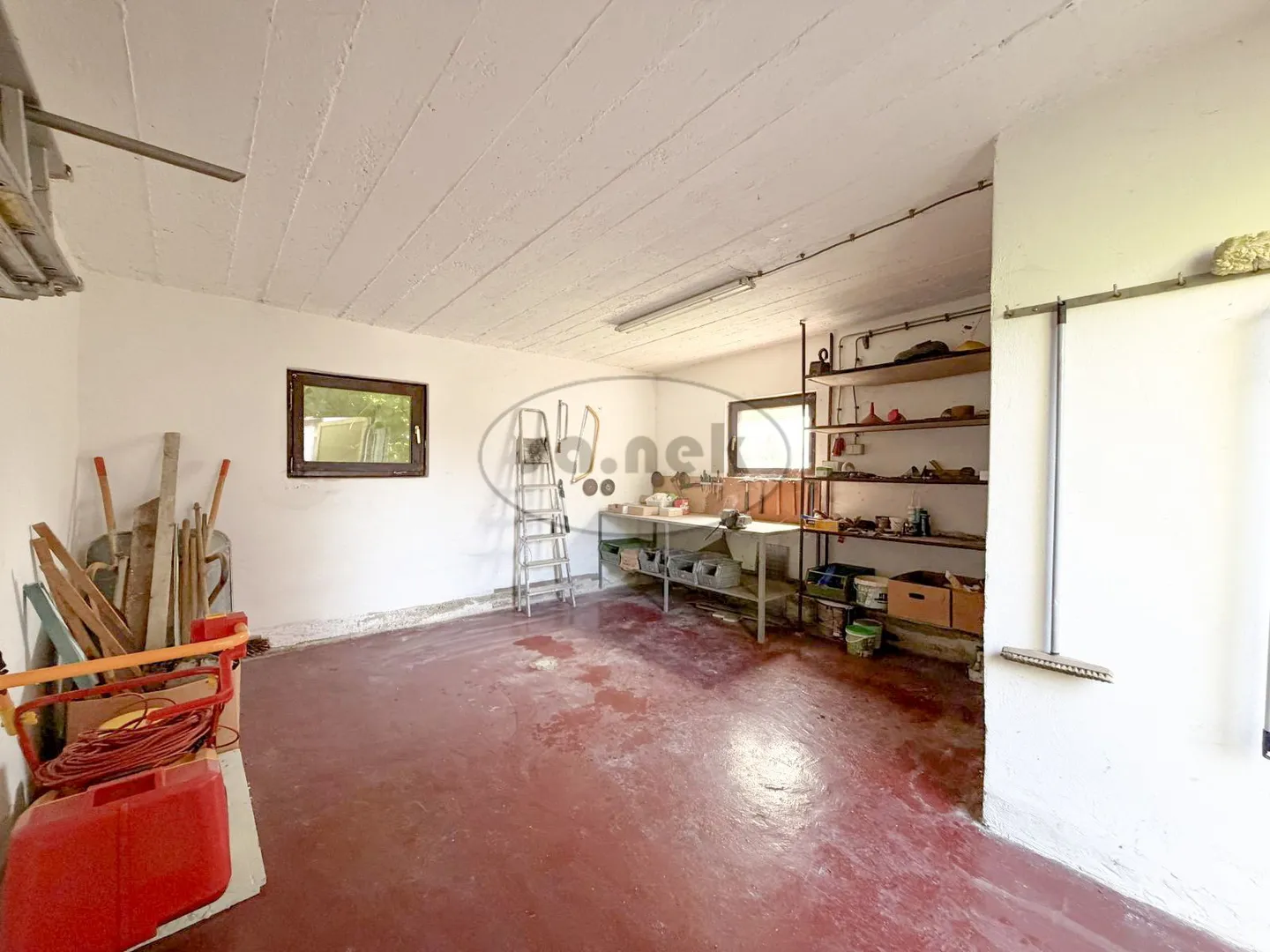 kuća s radionom i garažom u novakima - sveta nedelja - slika 16