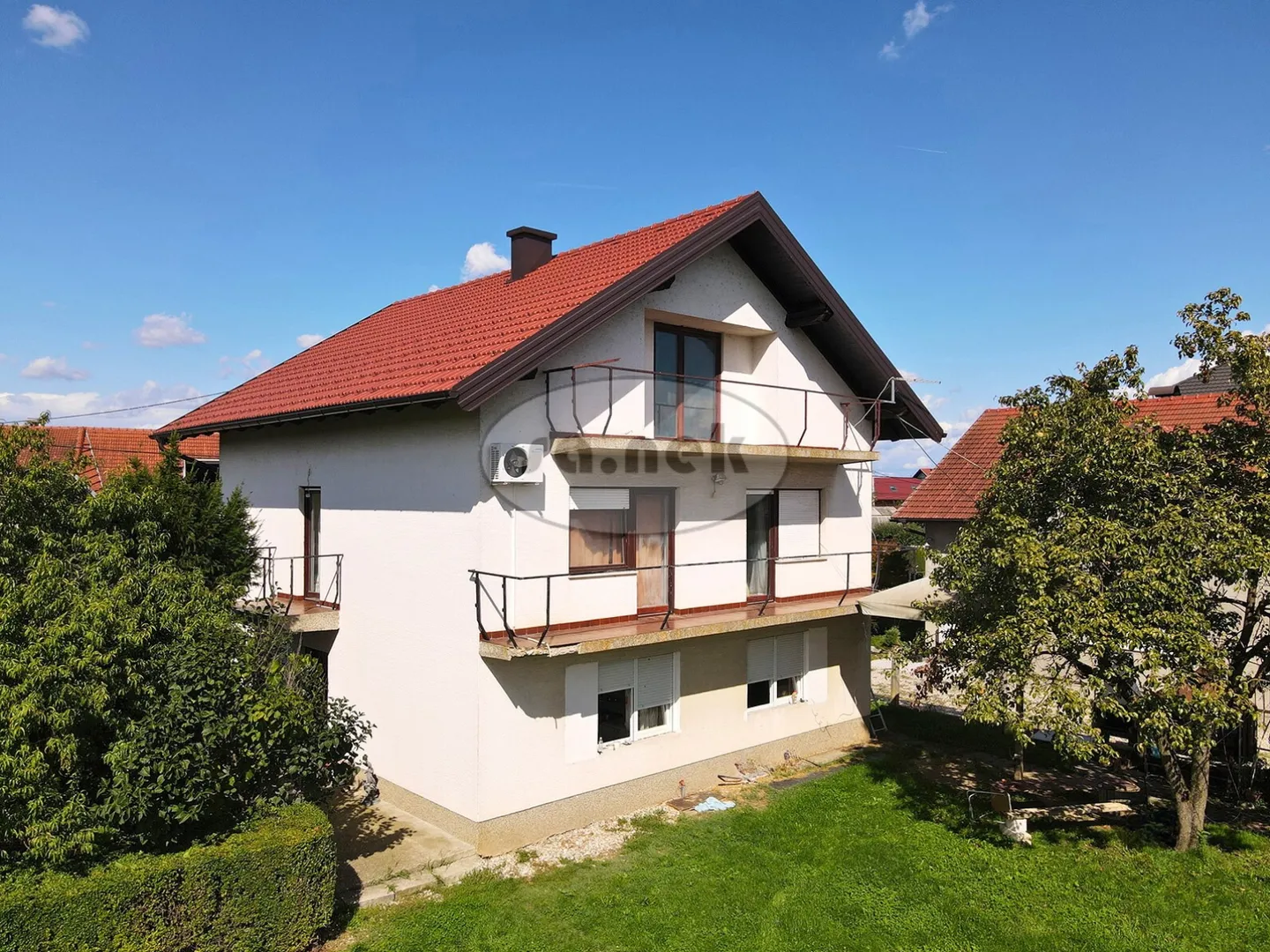 kuća s dvije stambene jedinice u okolici samobora - slika 2
