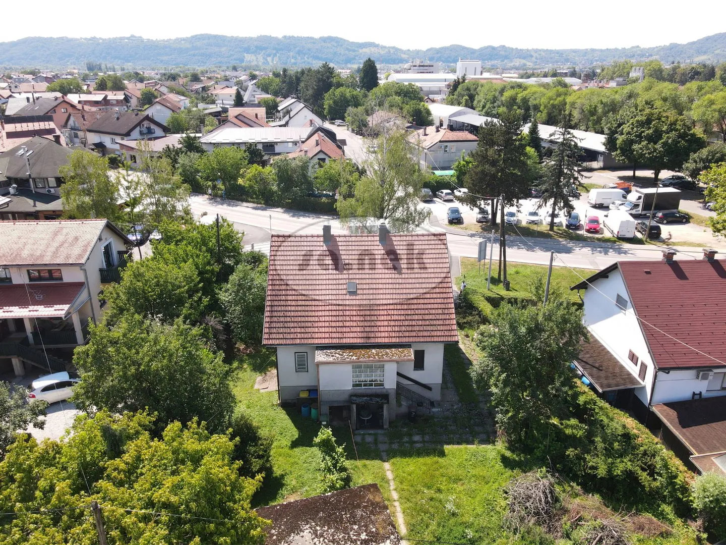 obiteljska kuća u samoboru na odličnoj lokaciji - slika 2