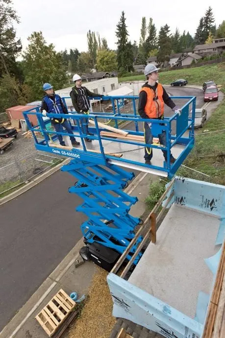 samohodna dizel ili elektro podizna platforma genie 14 m - slika 6