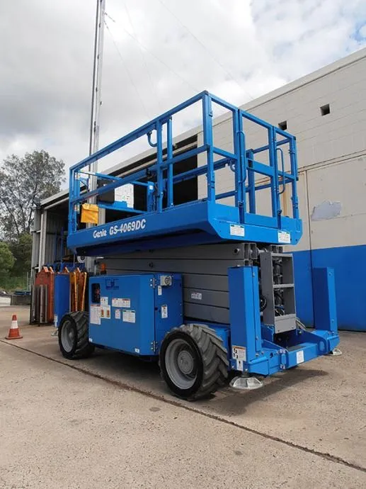 samohodna dizel ili elektro podizna platforma genie 14 m - slika 7