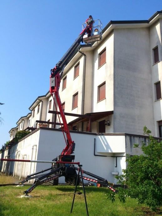 samohodna podizna platforma na gumenim gusjenicama - slika 2