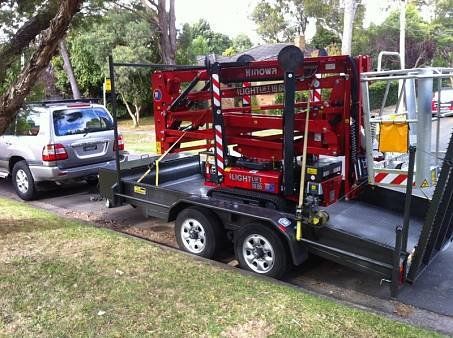 SAMOHODNA PLATFORMA HINOWA GoldLift 1470 NA GUMENIM GUSJENICAMA
