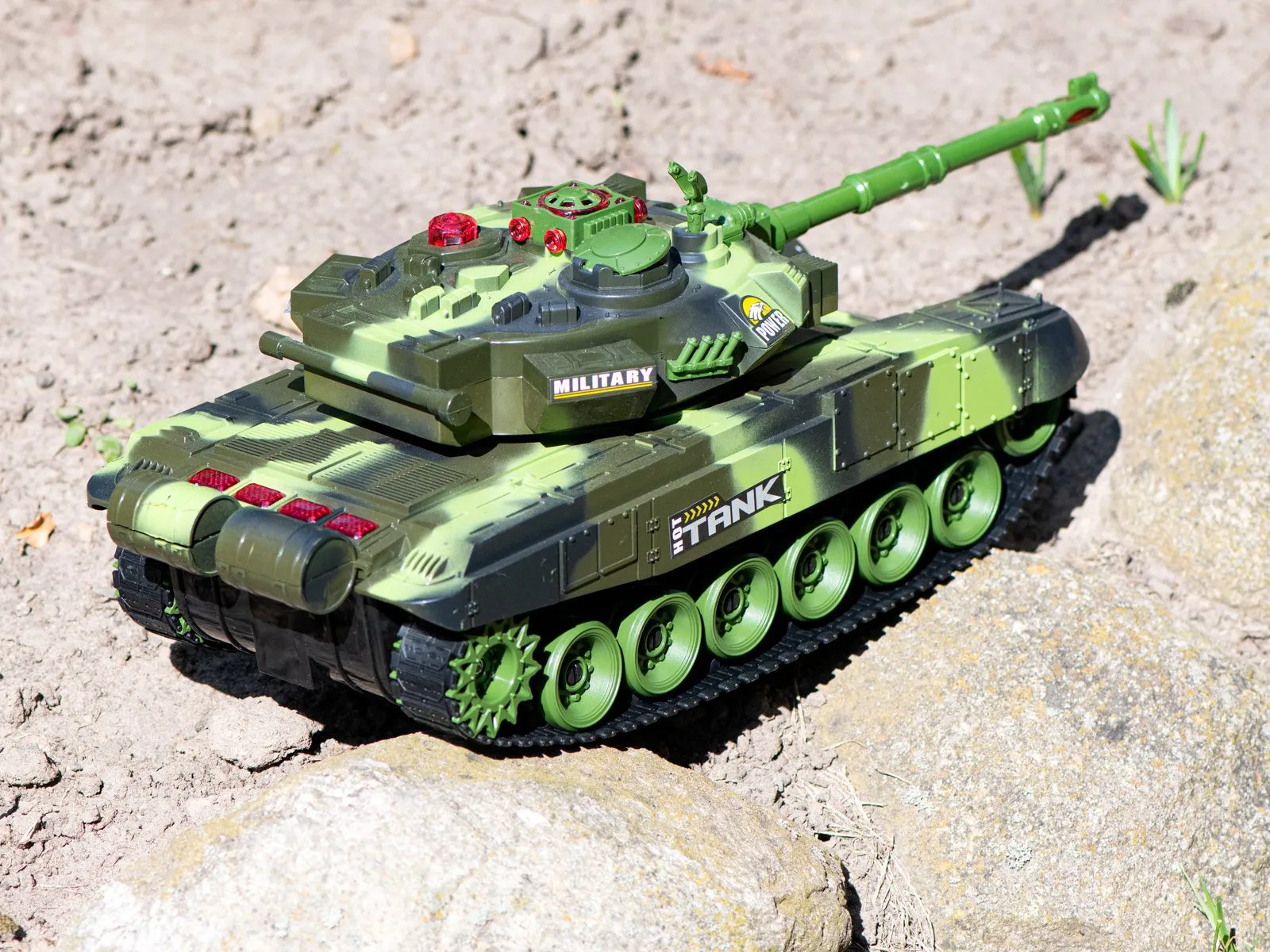 rc ratni tenk na daljinski 9993 2.4 ghz šumska kamuflaža - slika 9