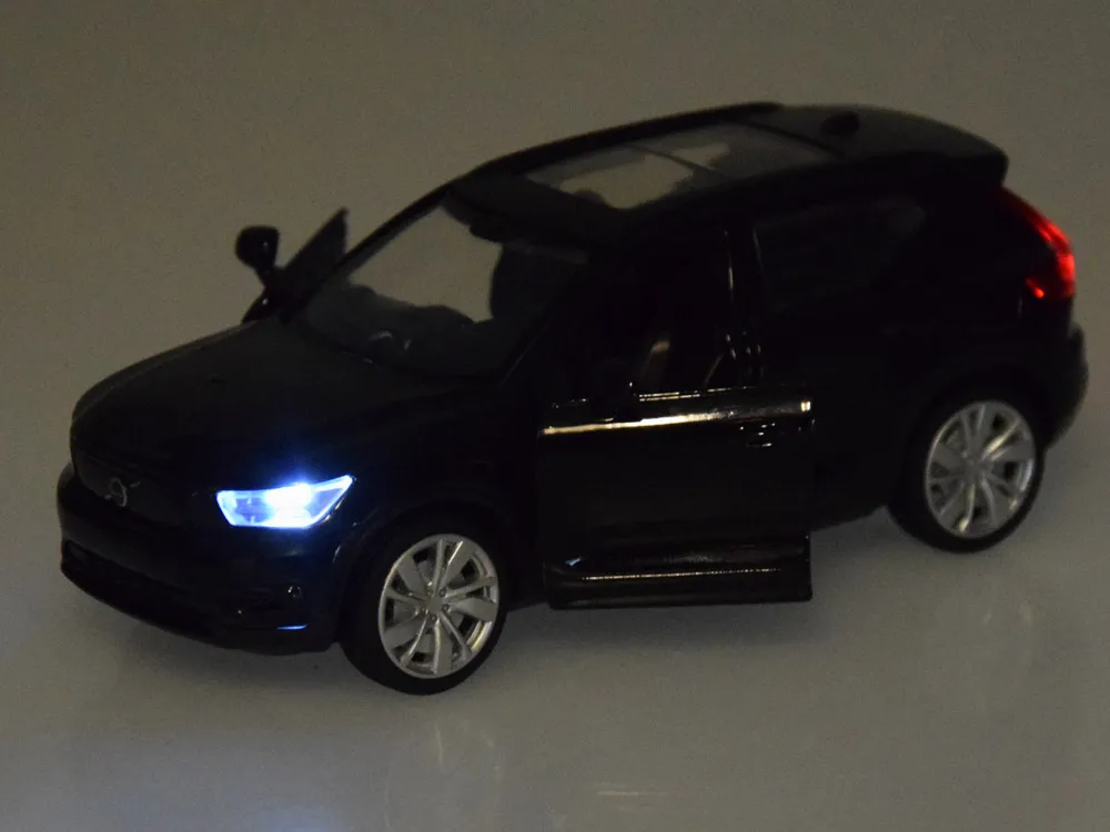 metalni model automobila volvo xc40 crni - slika 4
