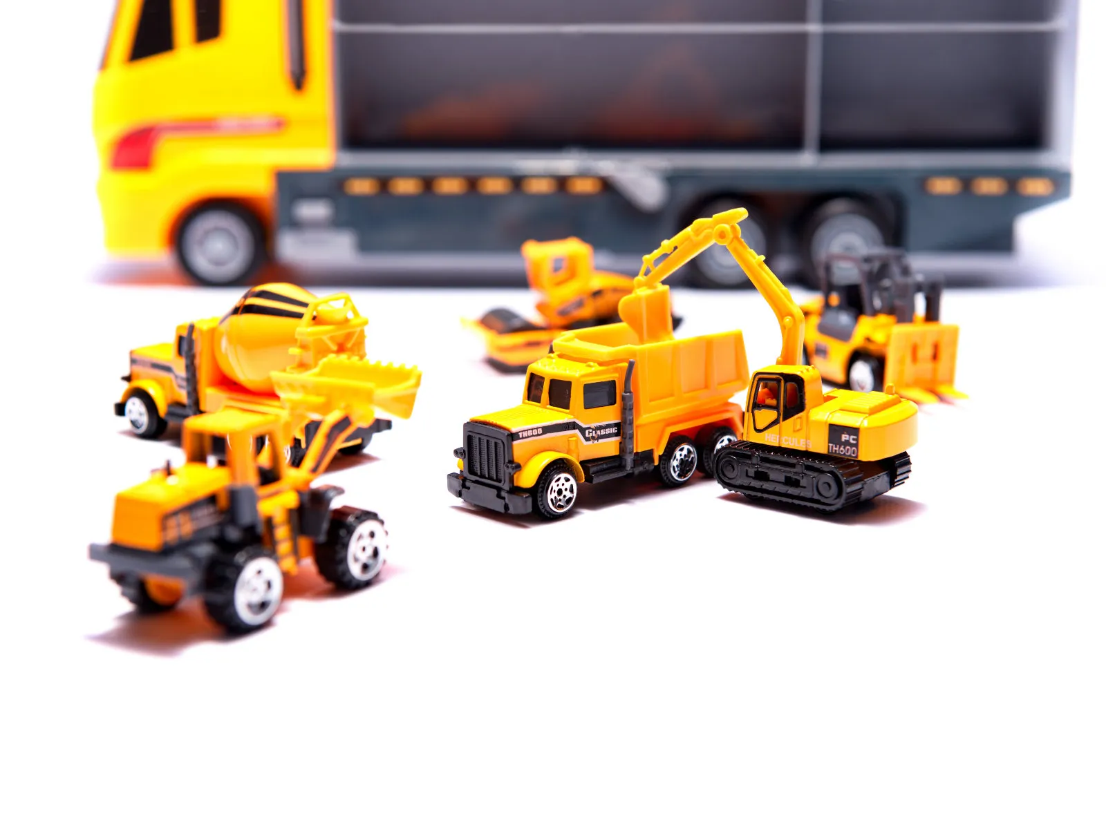 kamion transporter građevinskih strojeva - slika 6