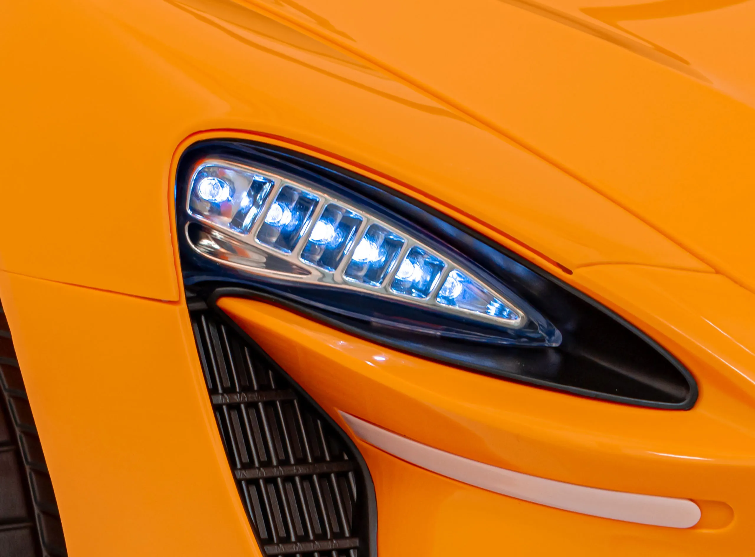 mclaren artura, auto na akumulator, narančasti - slika 9