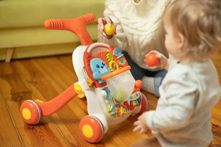toyz 2 u 1 guralica i stol za igru,pink - slika 6