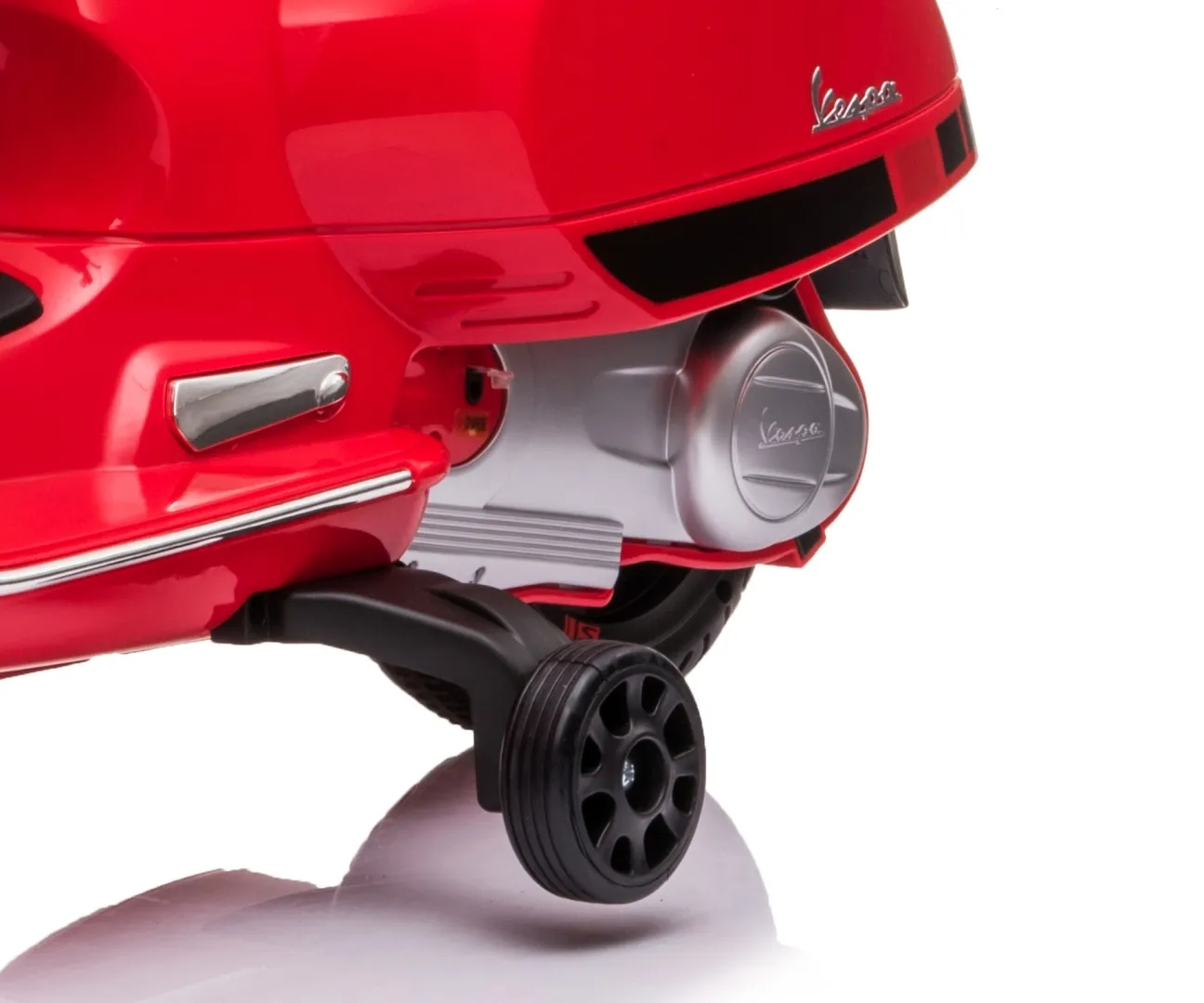 vespa gts super red vozilo na akumulator - slika 8