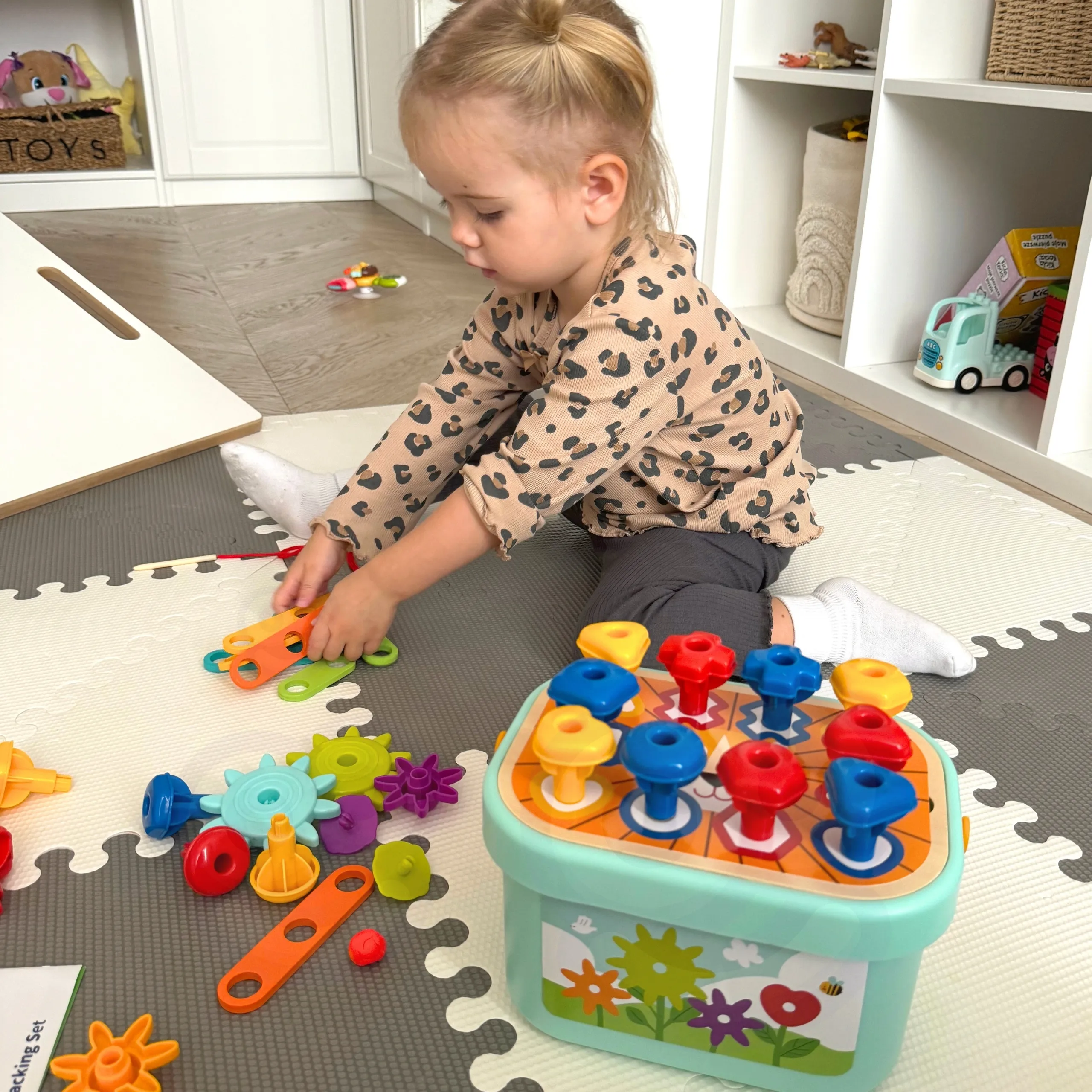woopie green montessori slagalica s klinovima u kutiji, toranj s perlicama - slika 5