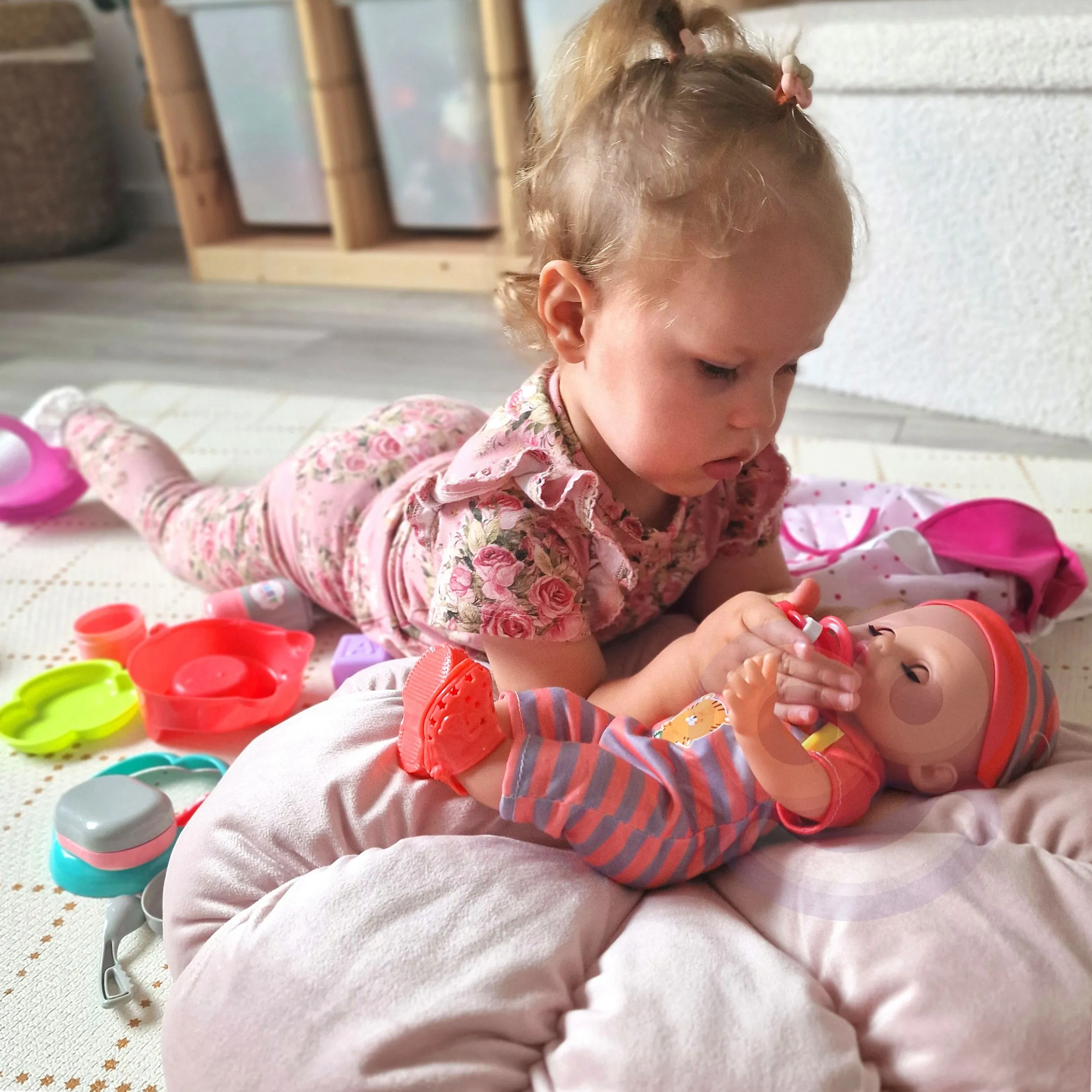 woopie royal lutka beba s opremom, set od 19 komada - slika 5