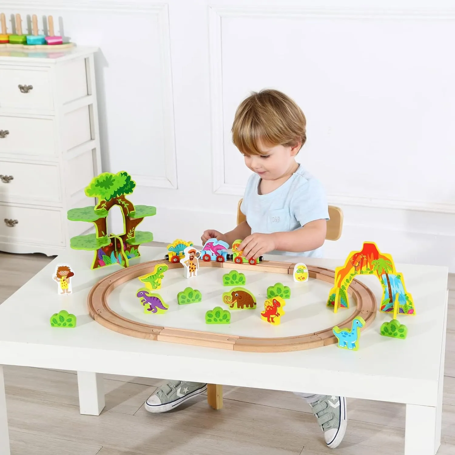 tooky toy drvena magnetna željeznica s dinosaurima + figurice - slika 4
