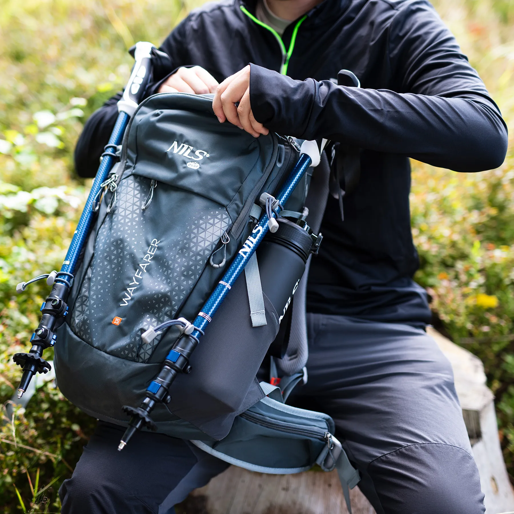 putni ruksak sivi wayfarer 35l nils camp - slika 9