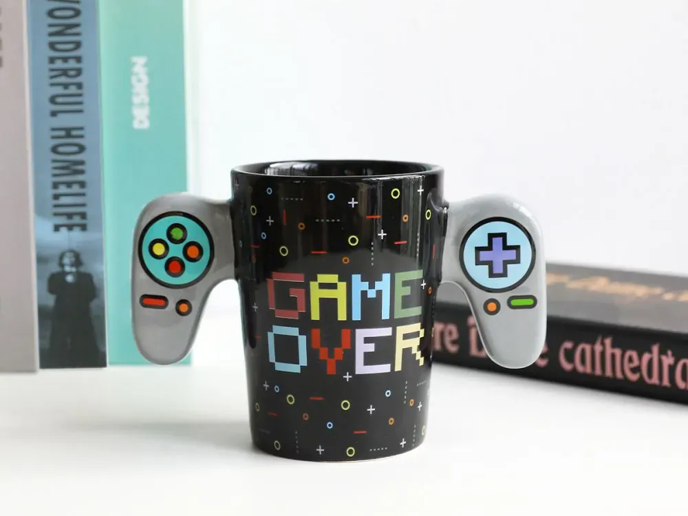 keramička šalica s dvije game over ručke - slika 2