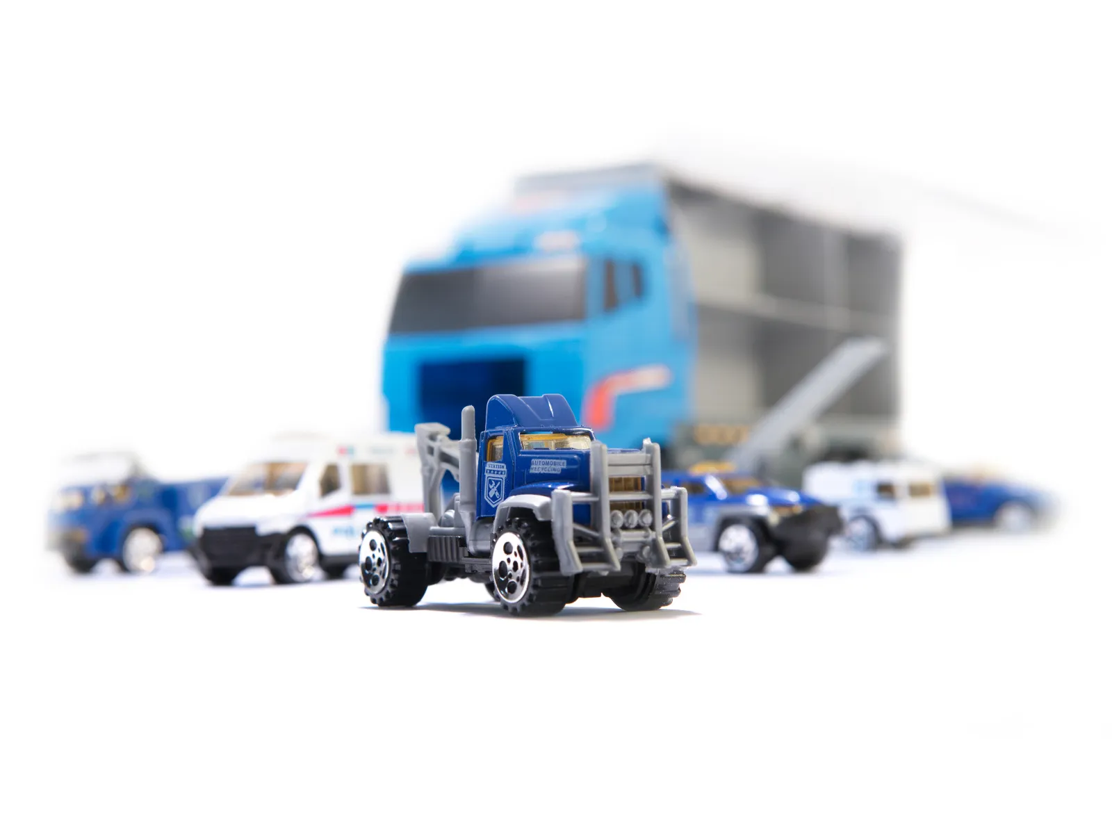 kamion transporter policijskih vozila 6 komada - slika 6