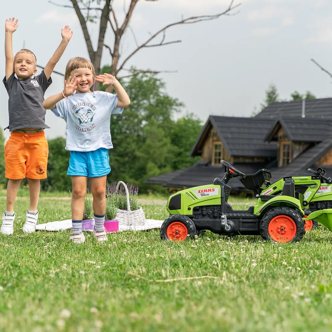falk claas zeleni traktor sa pedalama i prikolicom +truba 2 godine. - slika 8