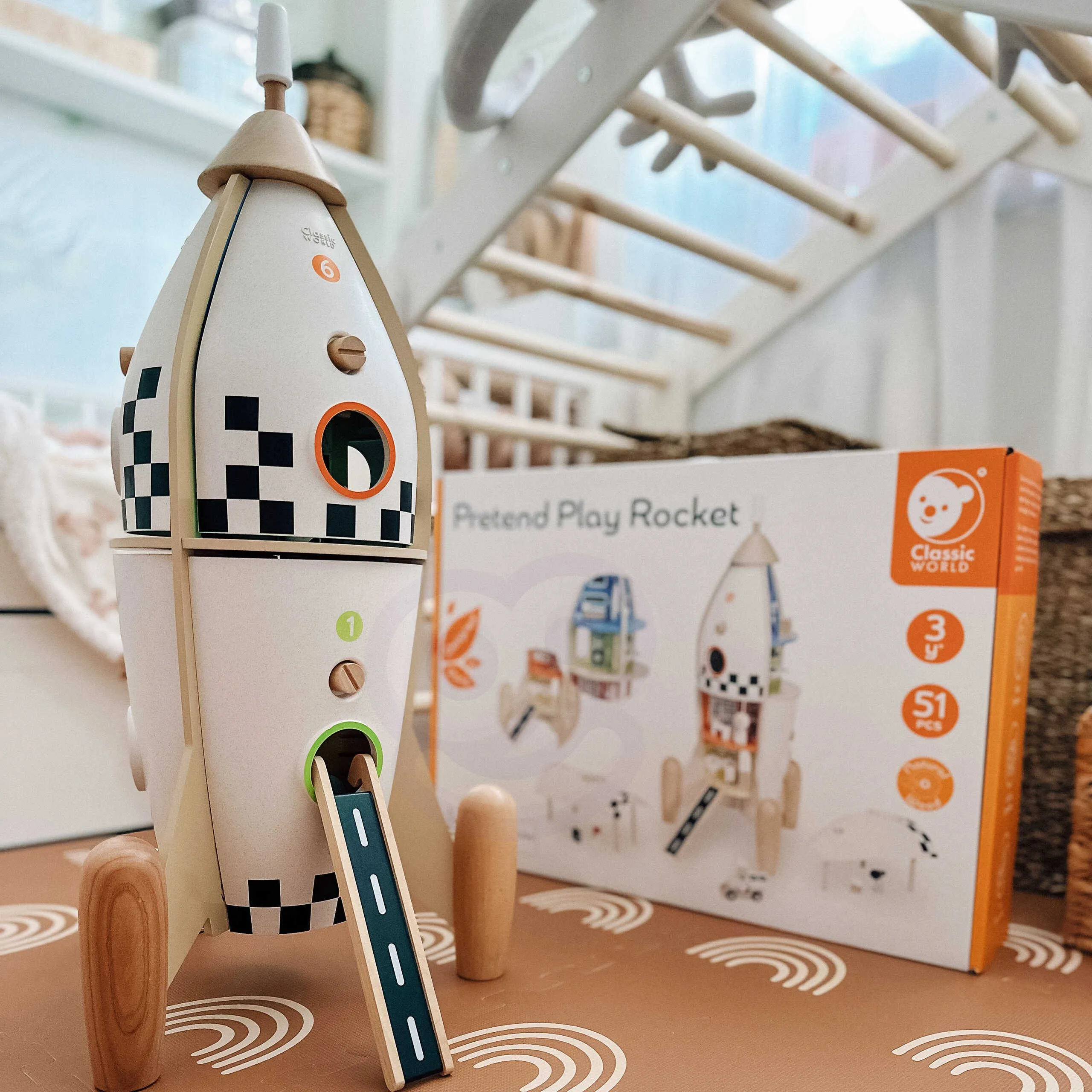 classic world drvena raketa kuća za djecu + figurice - slika 3