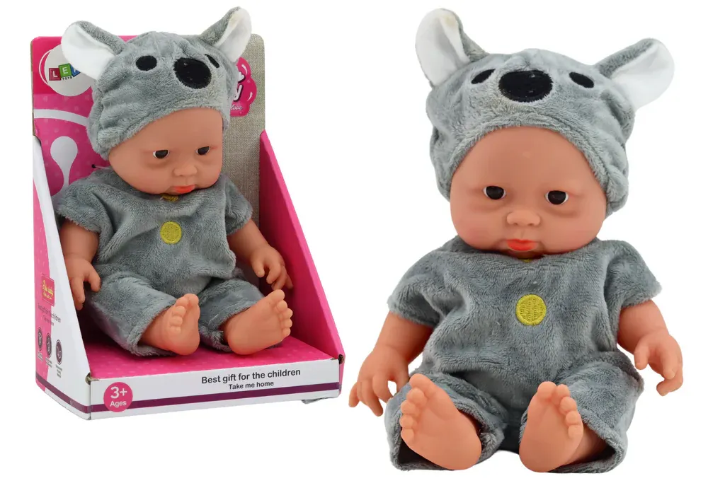lutka beba u sivoj odjeći i koala kapom - slika 2